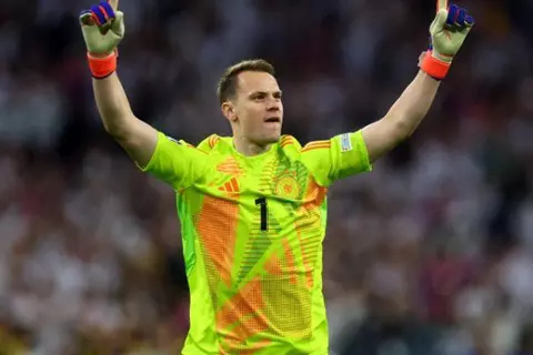 بعد 15 عاماً ولقب كأس العالم.. مانويل نوير يعلن اعتزاله الدولي